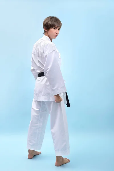 Young fighting karate woman — Stock Photo, Image