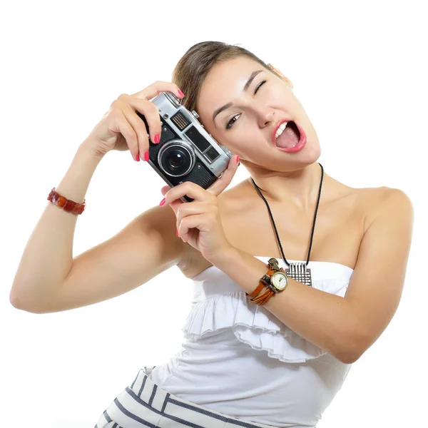 Mujer sosteniendo cámara retro — Foto de Stock