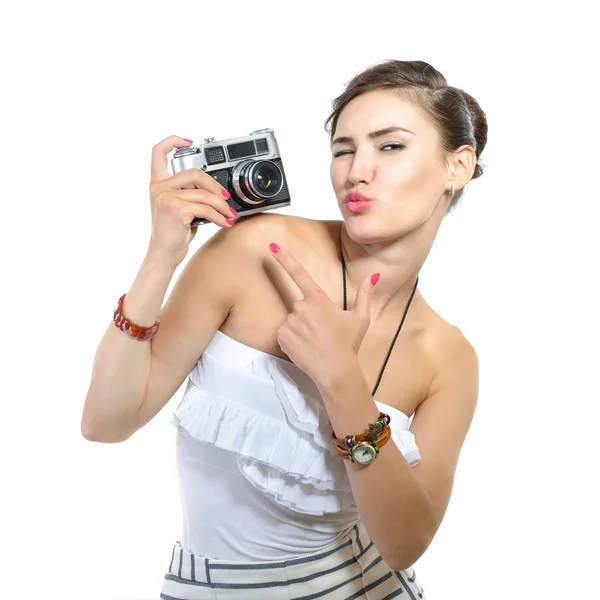 Красива жінка тримає ретро камеру — стокове фото