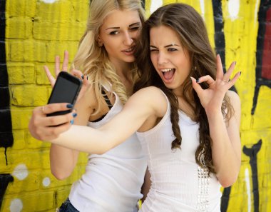 akıllı telefon kızlarla