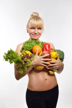 Atletik kadın holding sebze