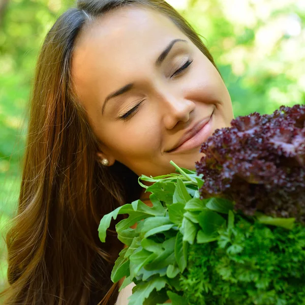 Mujer con comida saludable —  Fotos de Stock