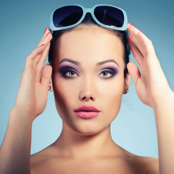 Girl in sunglasses — Stock Photo, Image