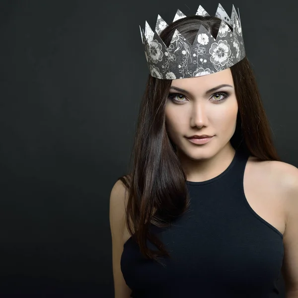 Beauty woman in crown — Stock Photo, Image