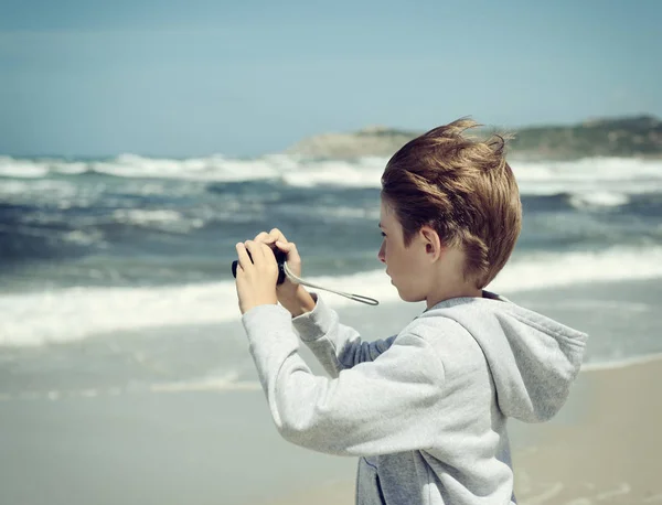 Boy makes photos — Stock Photo, Image