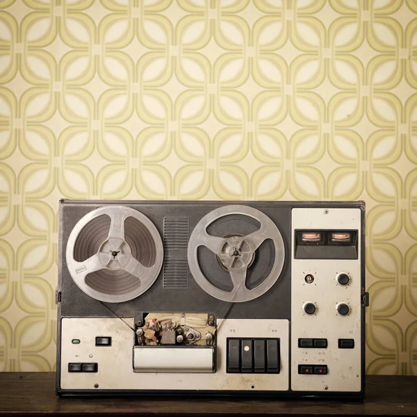 Old tube tape-recorder — Stock Photo, Image