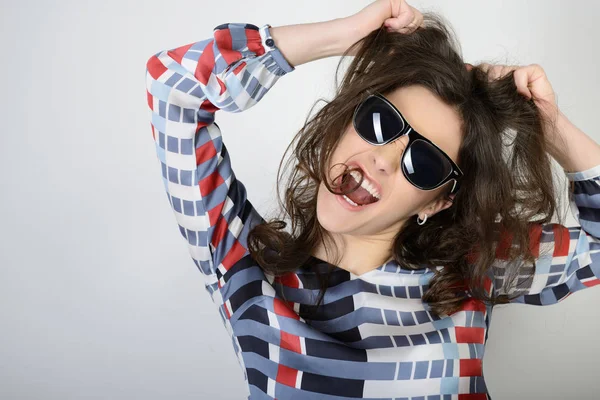 Teen girl in sunglasses — Stock Photo, Image