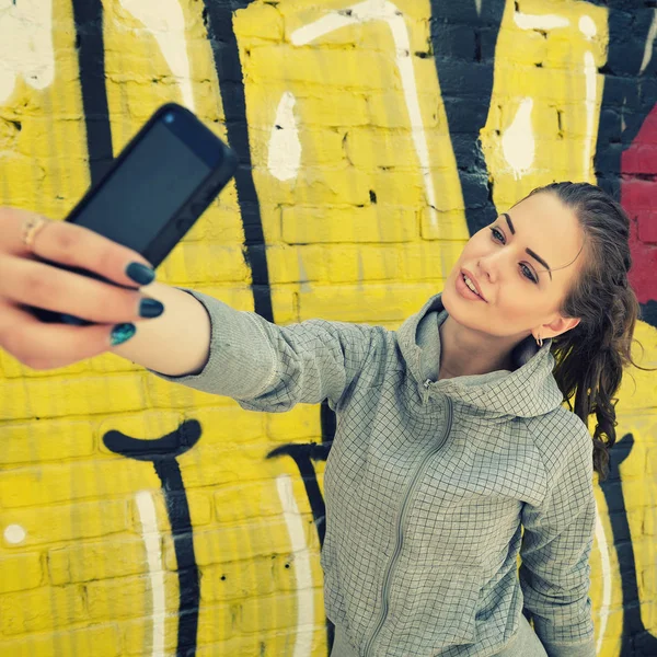 Fashion Girl with smart phone — Stock Photo, Image