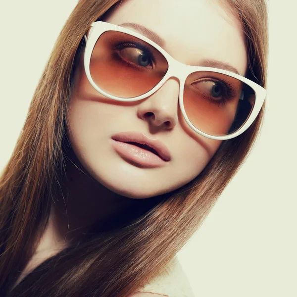 Mujer linda en gafas de sol — Foto de Stock