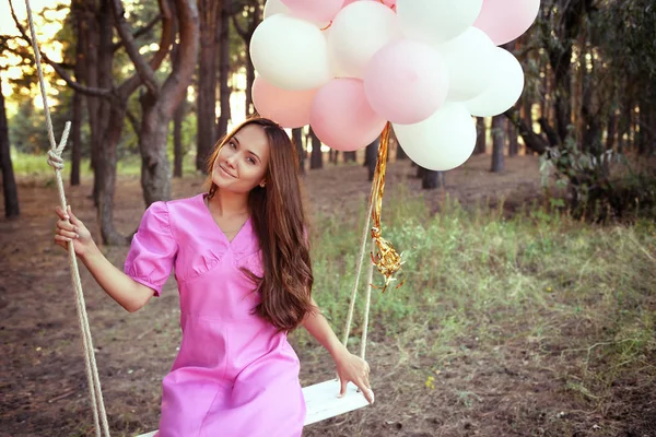 Giovane donna con palloncini — Foto Stock