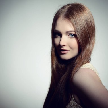 Güzel bir kızın portresi