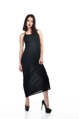 siyah elbiseli kadın moda