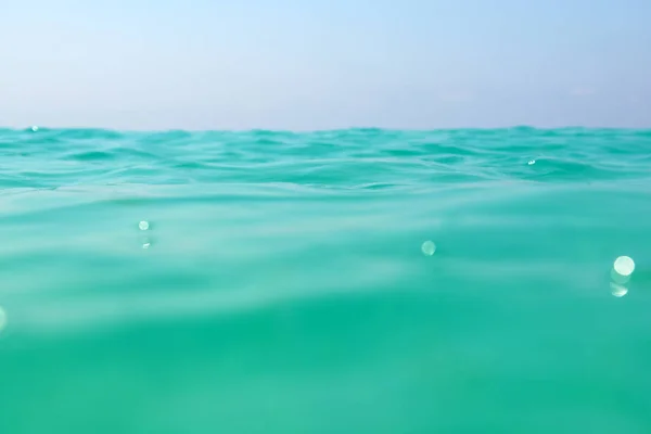 Onda do mar azul-turquesa limpa — Fotografia de Stock