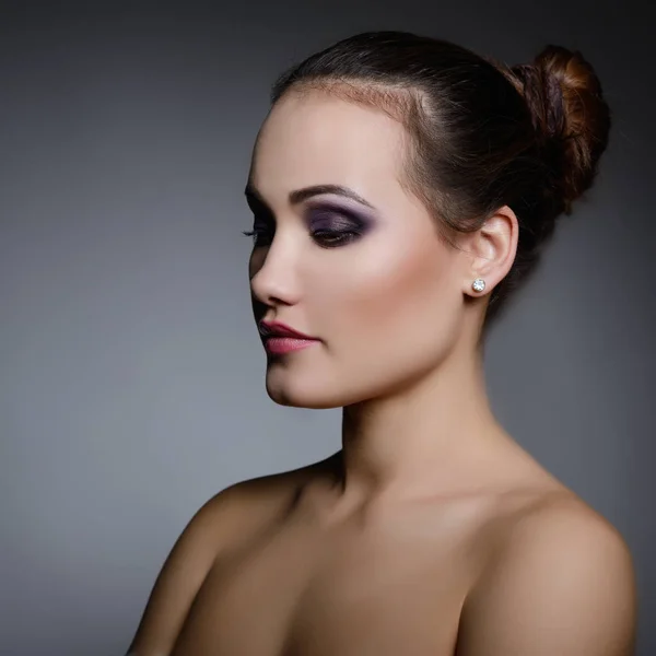 Retrato de mujer joven —  Fotos de Stock