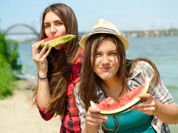 Happy friends with watermelon — Stock Photo, Image