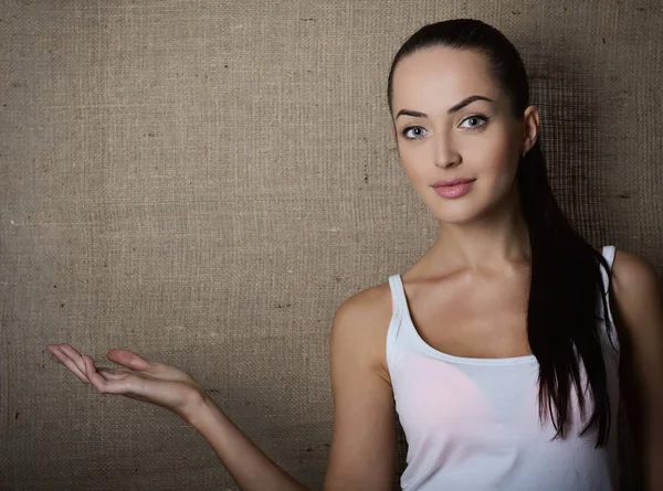 Splendida ragazza in bianco — Foto Stock