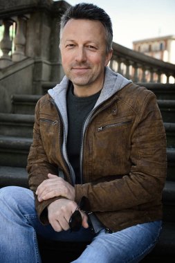 yakışıklı adam açık