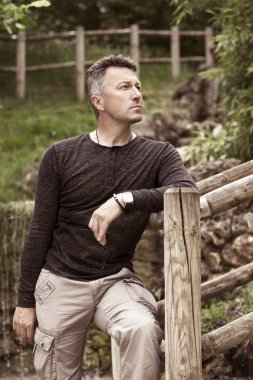 Yakışıklı adam niteliğine