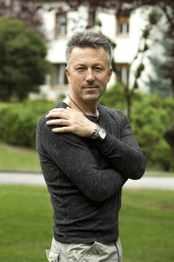 yakışıklı adam açık