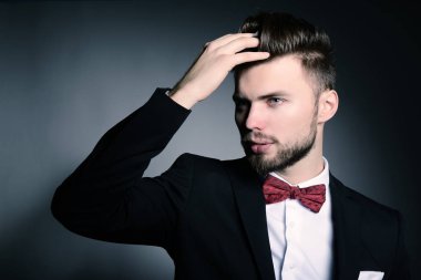 şık erkek takım elbise