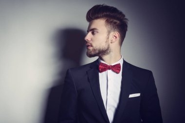 şık erkek takım elbise