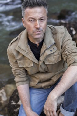 buzlu yakışıklı adam