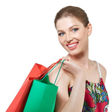 Alışveriş torbaları tutan kadın.