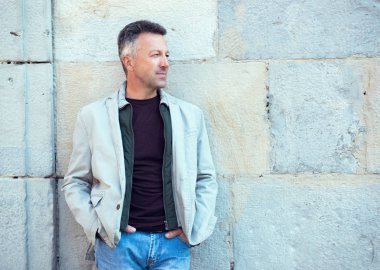 adam eski antik Caddesi üzerinde 