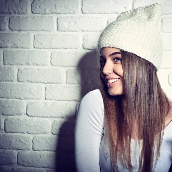 Fashion woman in warm hat — Stock Photo, Image