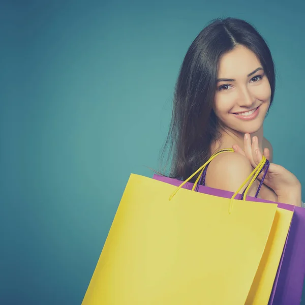 Mulher segurando sacos de compras — Fotografia de Stock