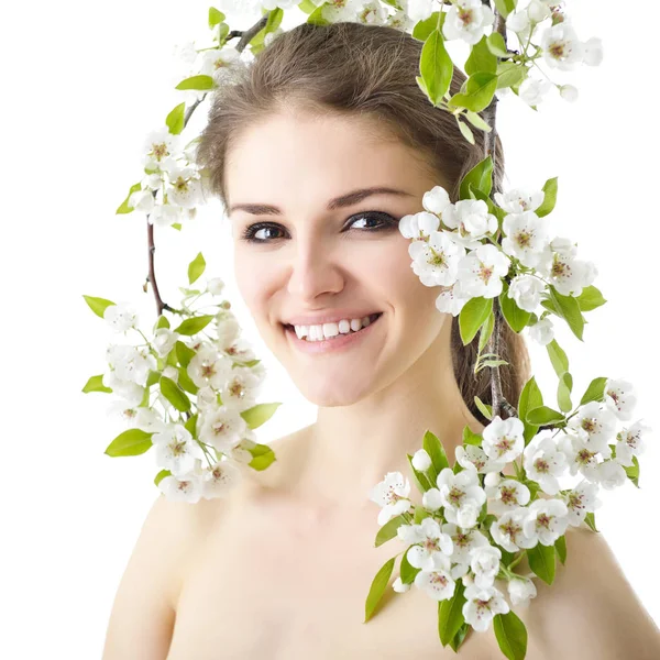 Mujer con ramas florecientes —  Fotos de Stock