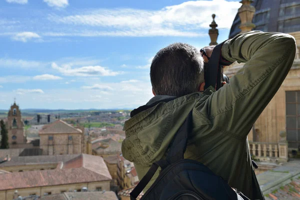 Fotograaf met fotocamera — Stockfoto