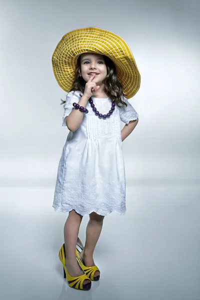 Little beautiful fashion girl — Stock Photo, Image