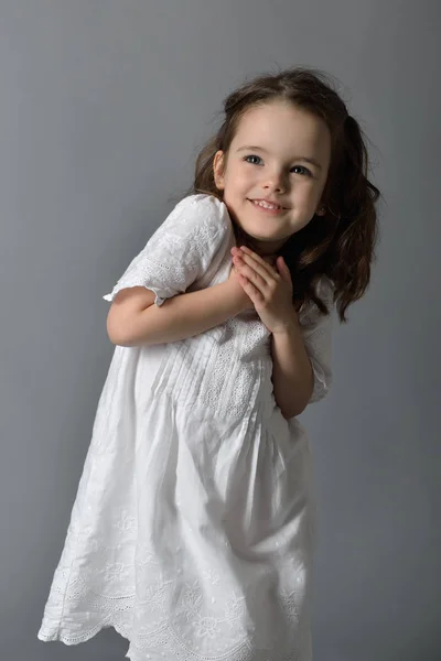 Girl in white dress — Stock Photo, Image