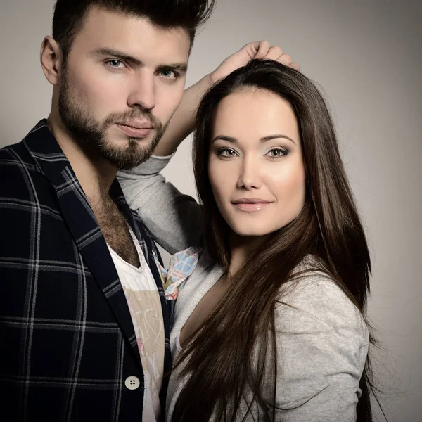 Retrato de pareja joven — Foto de Stock