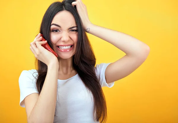 Mujer joven con chile — Foto de Stock