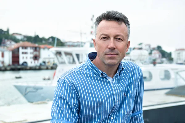 çekici, yakışıklı adam