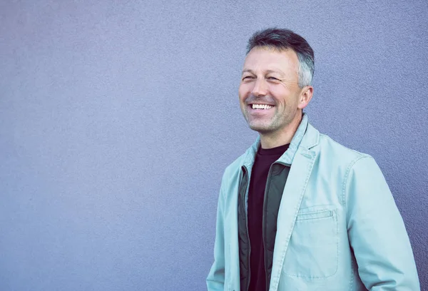 çekici bir adam portresi