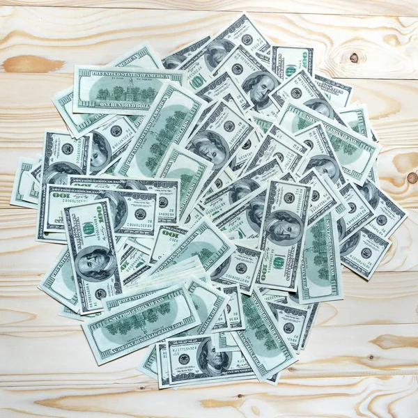 Dinero americano en mesa de madera — Foto de Stock