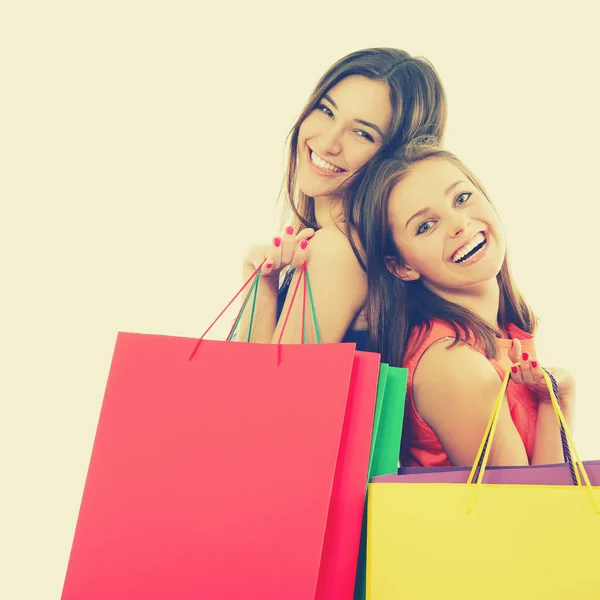 Kvinnor som har shoppingväskor — Stockfoto