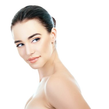 Çok güzel bayan. Beyaz arka plan üzerinde kadın güzelliğinin portre. Bea