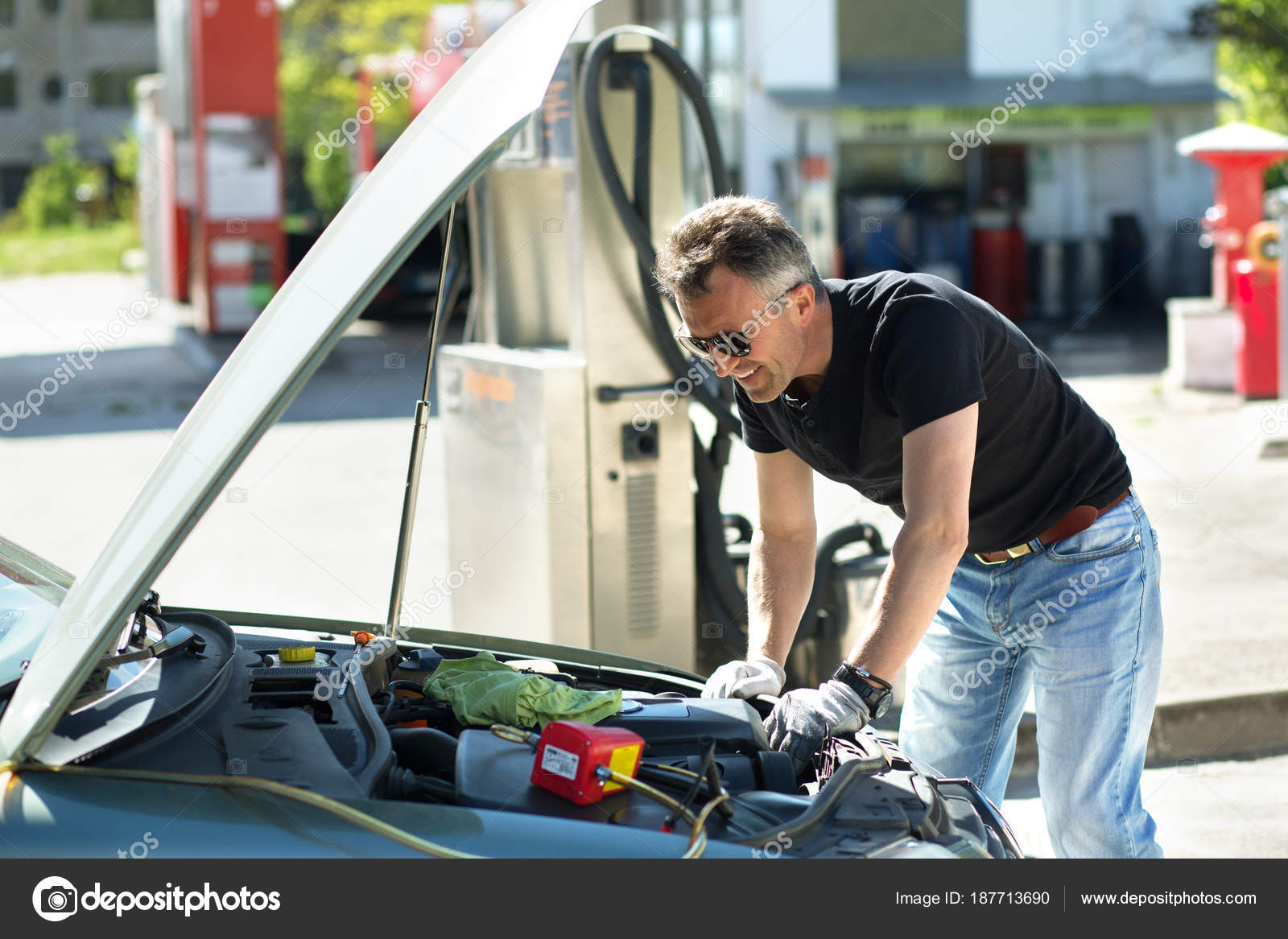 Changement D Huile >> Changement D Huile Dans La Voiture Reparer Le Moteur Dans Changement D Huile >> Changement D Huile Dans La Voiture Reparer Le Moteur Dans