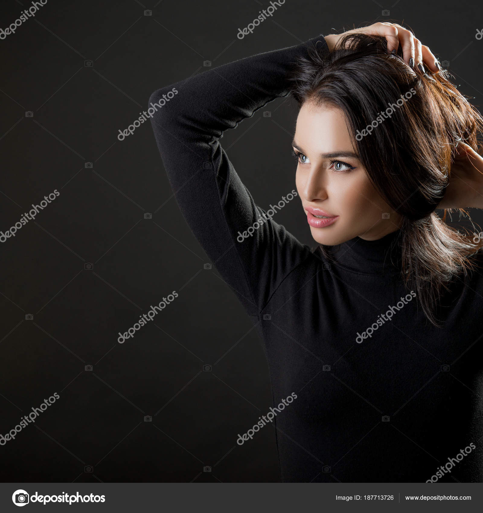 かなり若い女性の肖像画 美しい女性モデルポーズ Ov ストック写真 C Khorzhevska