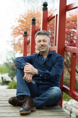 Bahar Japon Bahçe, tam poz yakışıklı adam portresi 