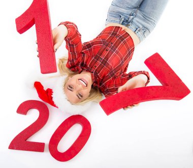 Üzerinde beyaz ba yalan sevimli gülümseyen genç güzel sarışın model