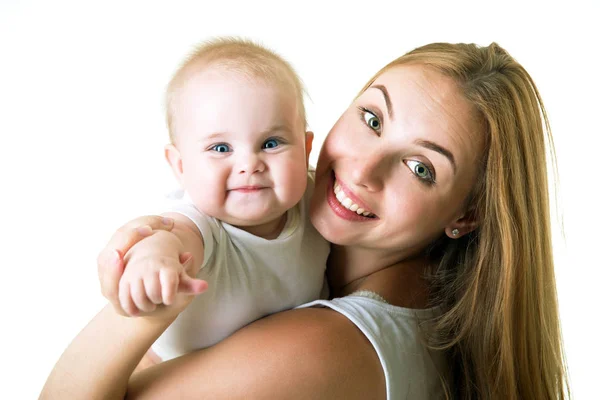 Joven madre con su hija bebé feliz sonriente, estudio portra — Foto de Stock