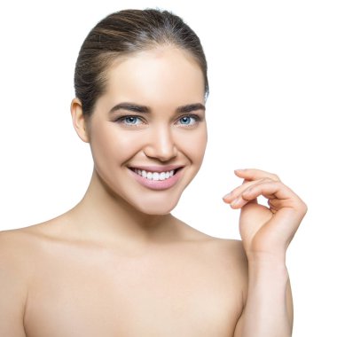 Kız mükemmel bir gülümseme ile. Güzellik kadın portre. Güzel genç