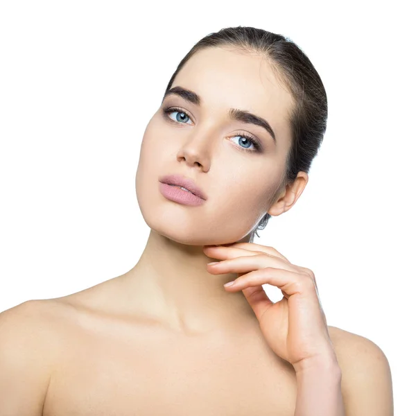 Retrato femenino de belleza. Hermosa joven posando sobre blanco — Foto de Stock