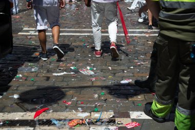 Sokaklar yıkayın sonra Festivali San Fermin, Pamplona,: Navarra, Spain