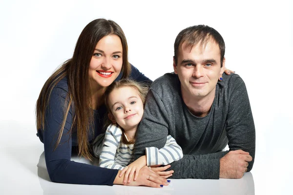 Retrato de família. Pai feliz, mãe e filhinha fofa p — Fotografia de Stock